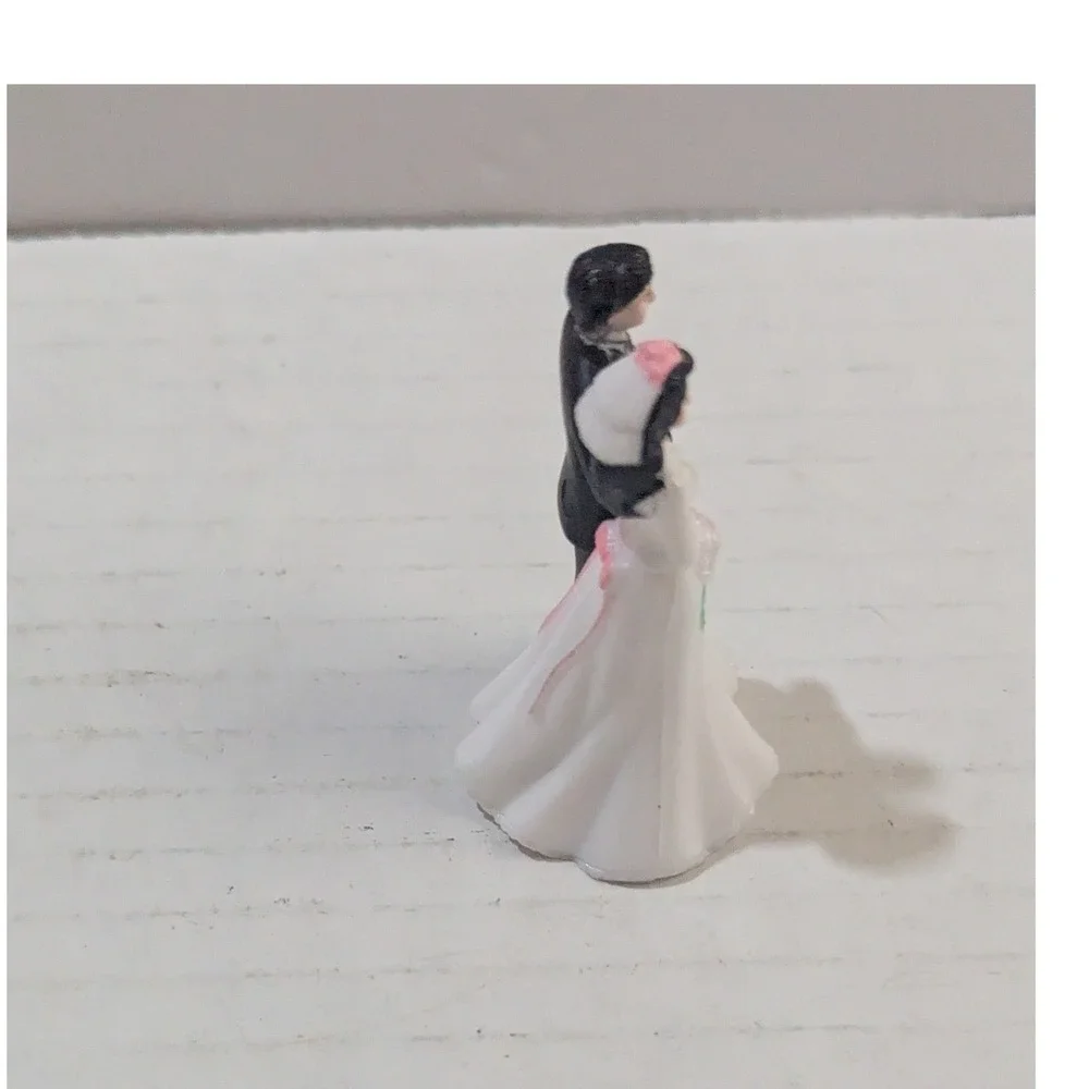 Bride and Groom Wedding Cake Topper Figures 2